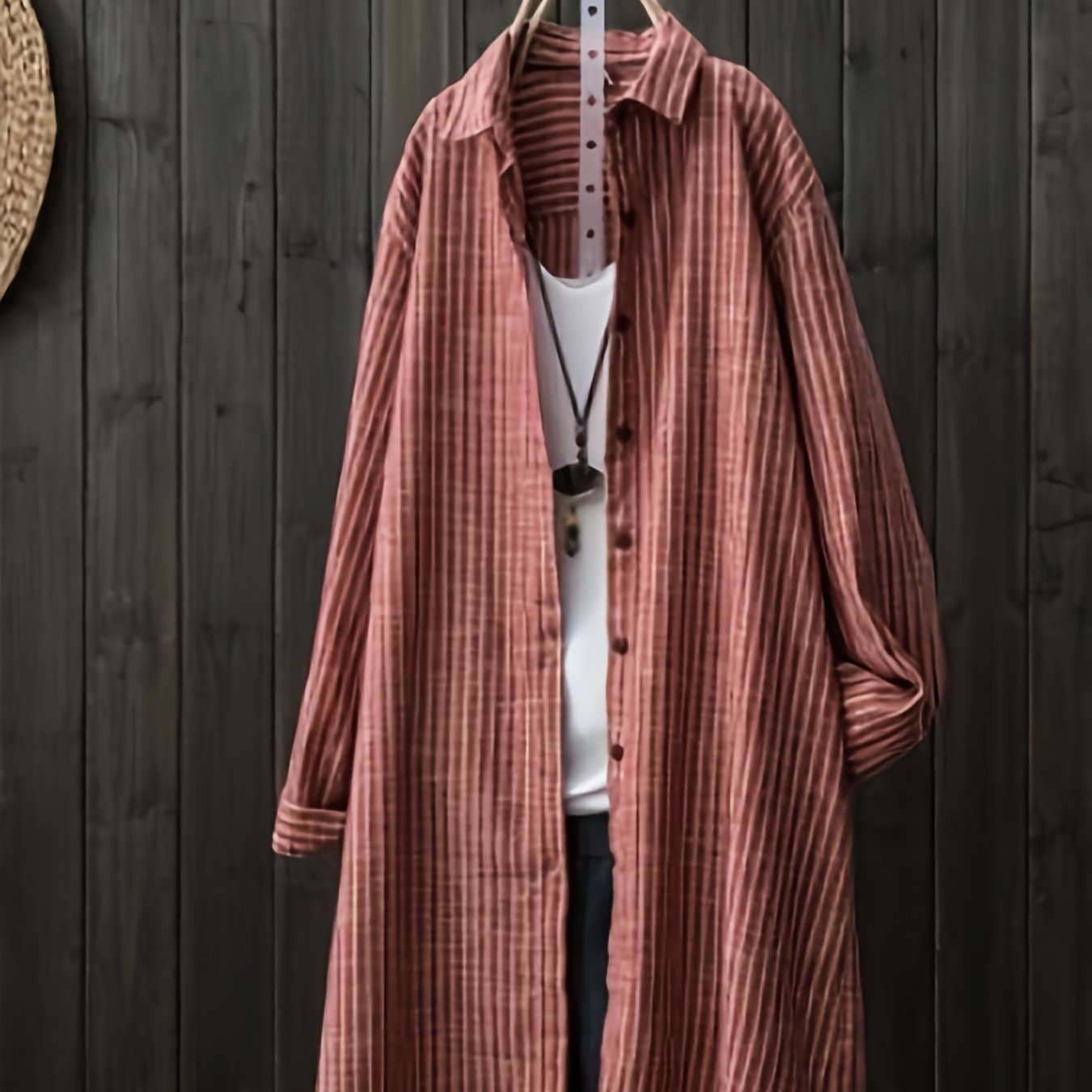 TEMU Nouvelle Chemise Rayée Pour Femmes de Grande Taille, Veste de Grande Taille À Manches Longues Pour Femmes, Couleur Principale Est Le Gris Foncé.
