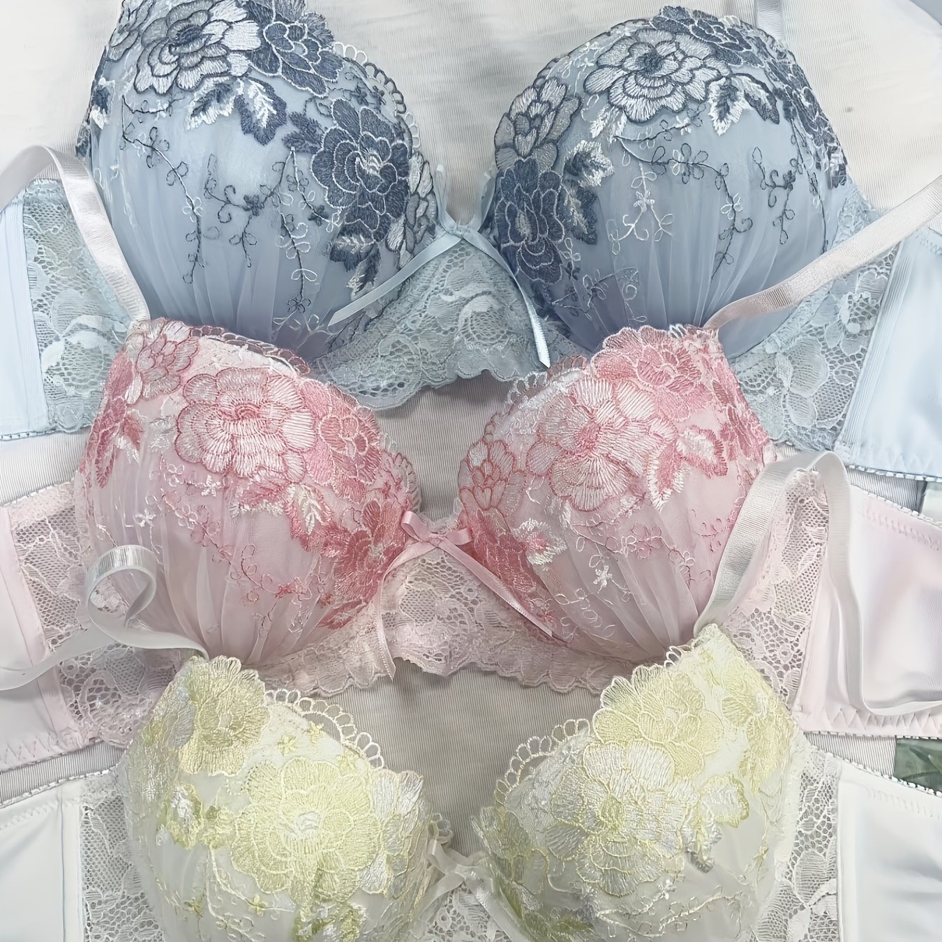 E-shop 3-teiliges neues Spitzen-Dessous-Set, dreidimensionaler hautfreundlicher Push-up-BH mit besticktem Bügel
