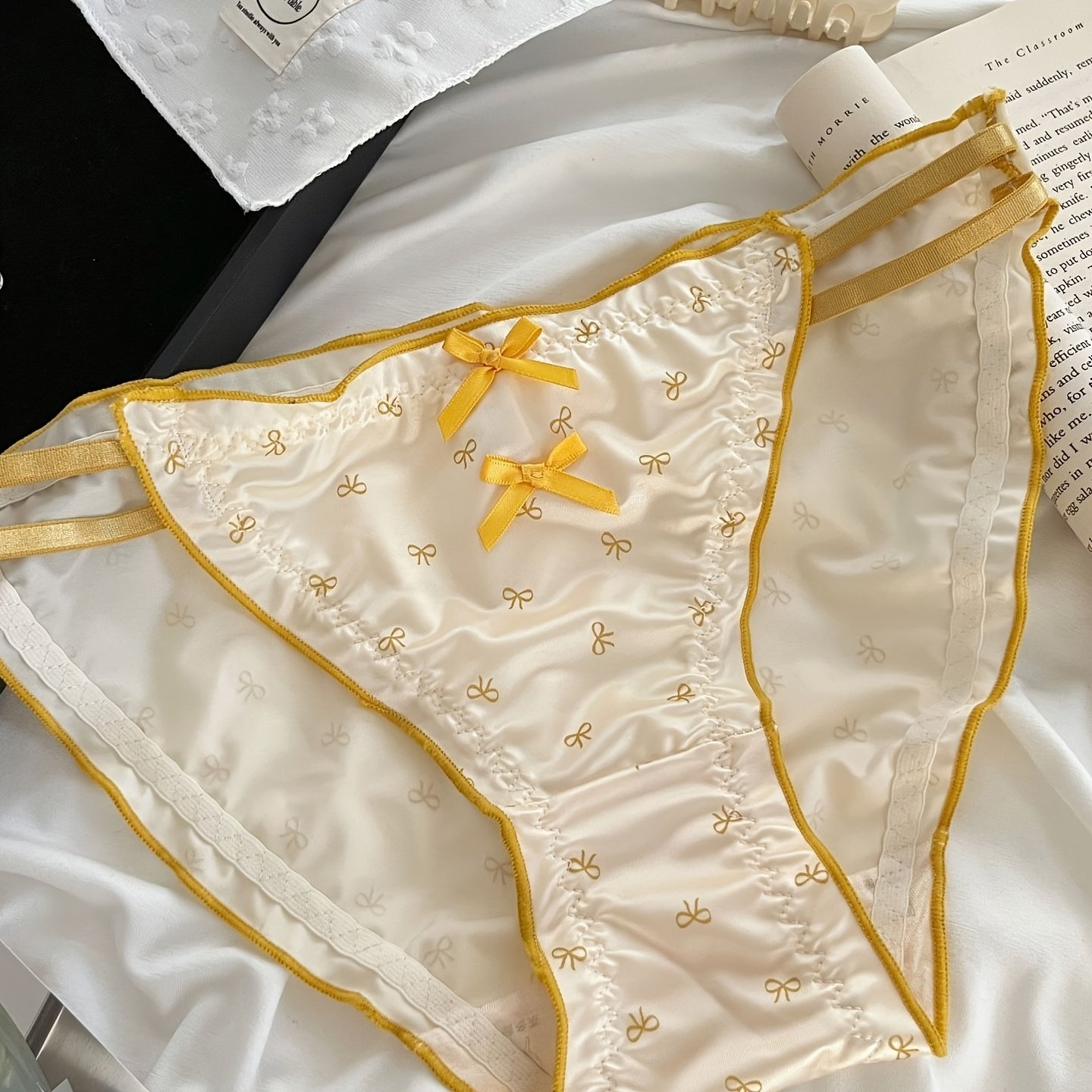 TEMU 【新商品】日本風セクシーなサテンパンティー レディース。ピュアな欲求のための中空デザイン、ミッドライズと裏地付きの三角カットが特徴。