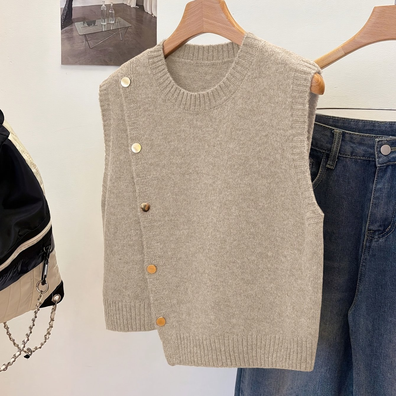 E-shop Neue modische Damenmode, frische, einfarbige, kurze Rundhalsweste mit asymmetrischem Knopfdesign, modische, ärmellose, wunderschöne