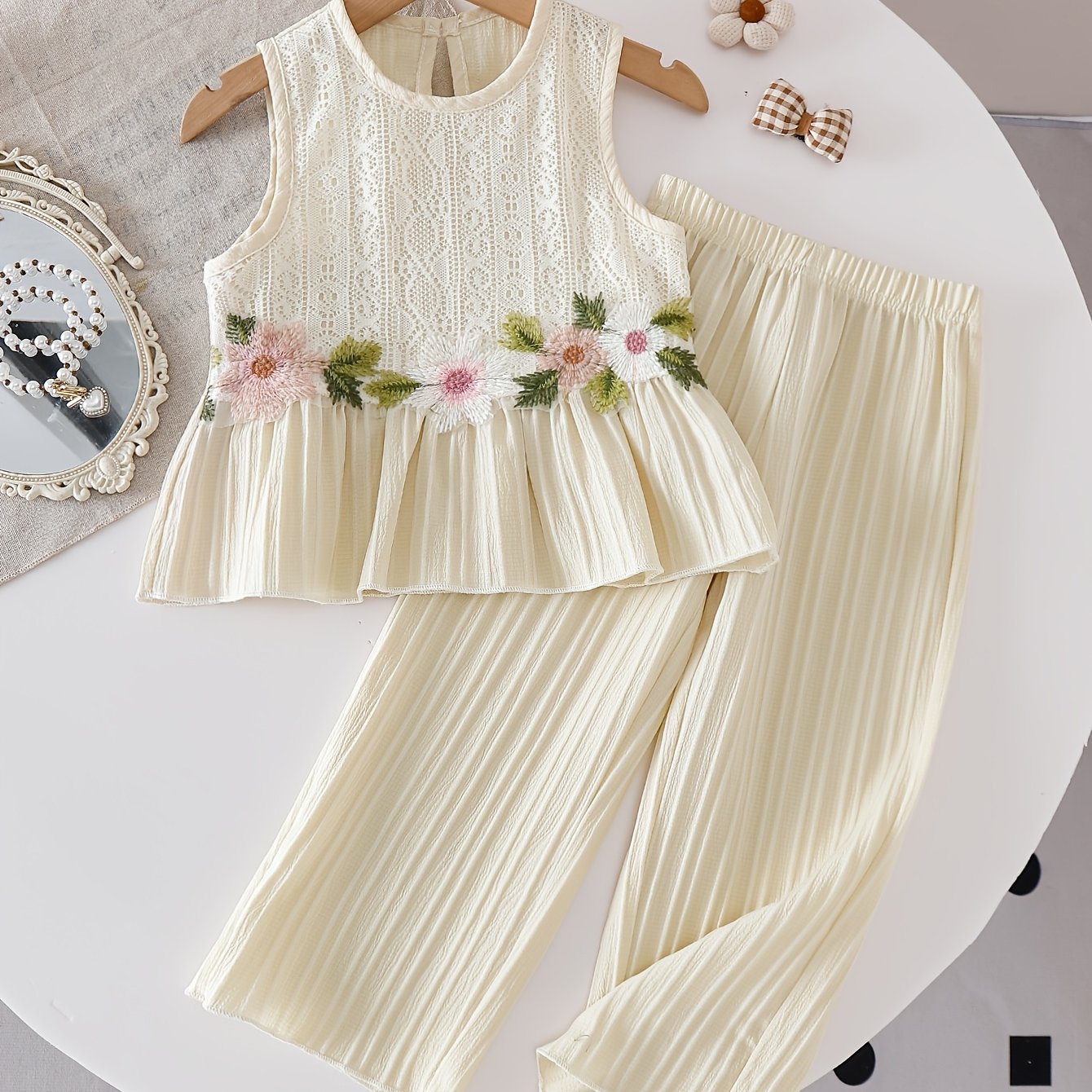 Girls' Fashion Spring/summer New Textured Fabric Lace Embroidered Lace Trim Ruffle Design Pants Set, Perfect For Outdoor