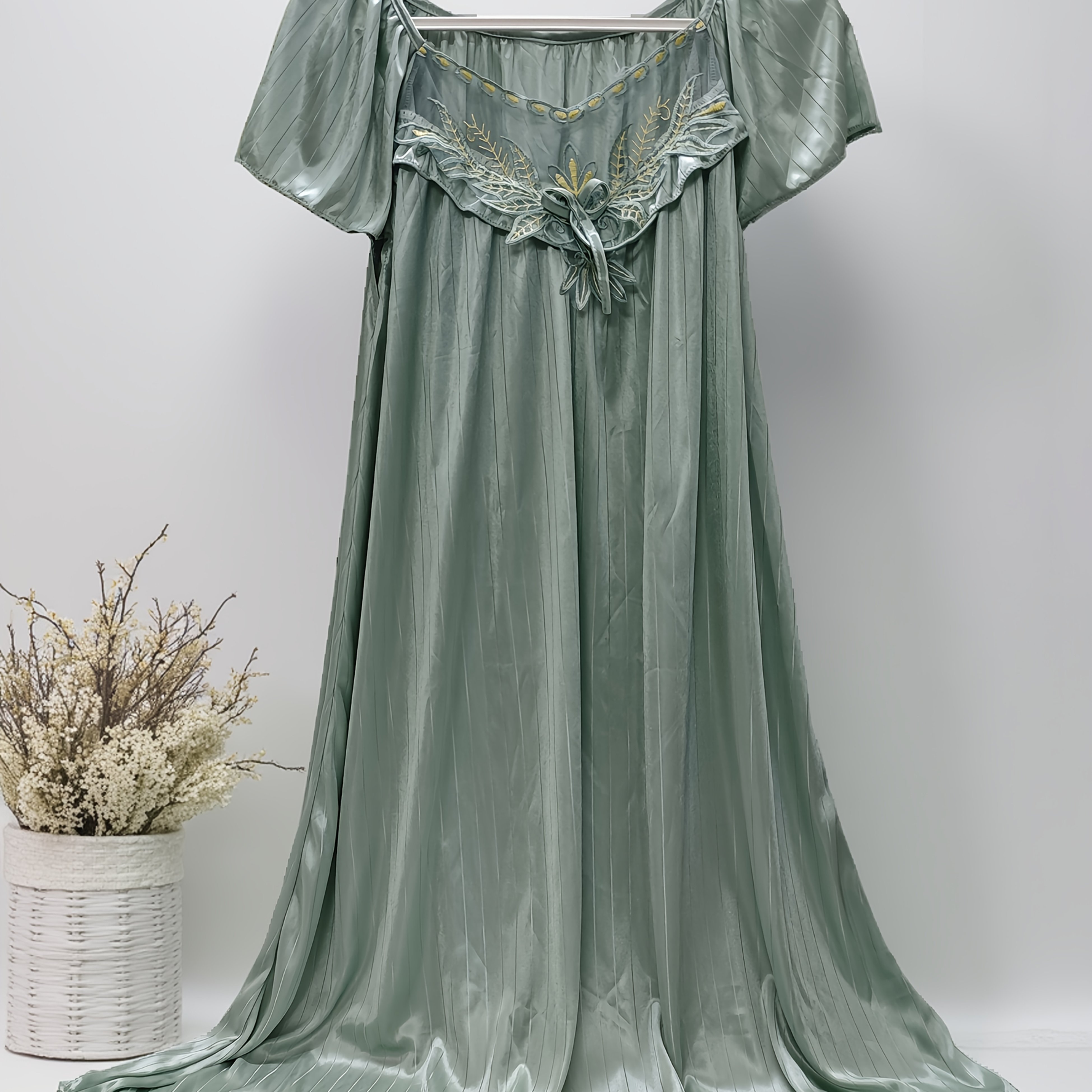 Image of Women's Spring/summer Short-sleeve Elegant Sweet And Cute Nightgown, Slip-style Nightdress, Sexy Solid Color Casual Loose And Comfortable Loungewear