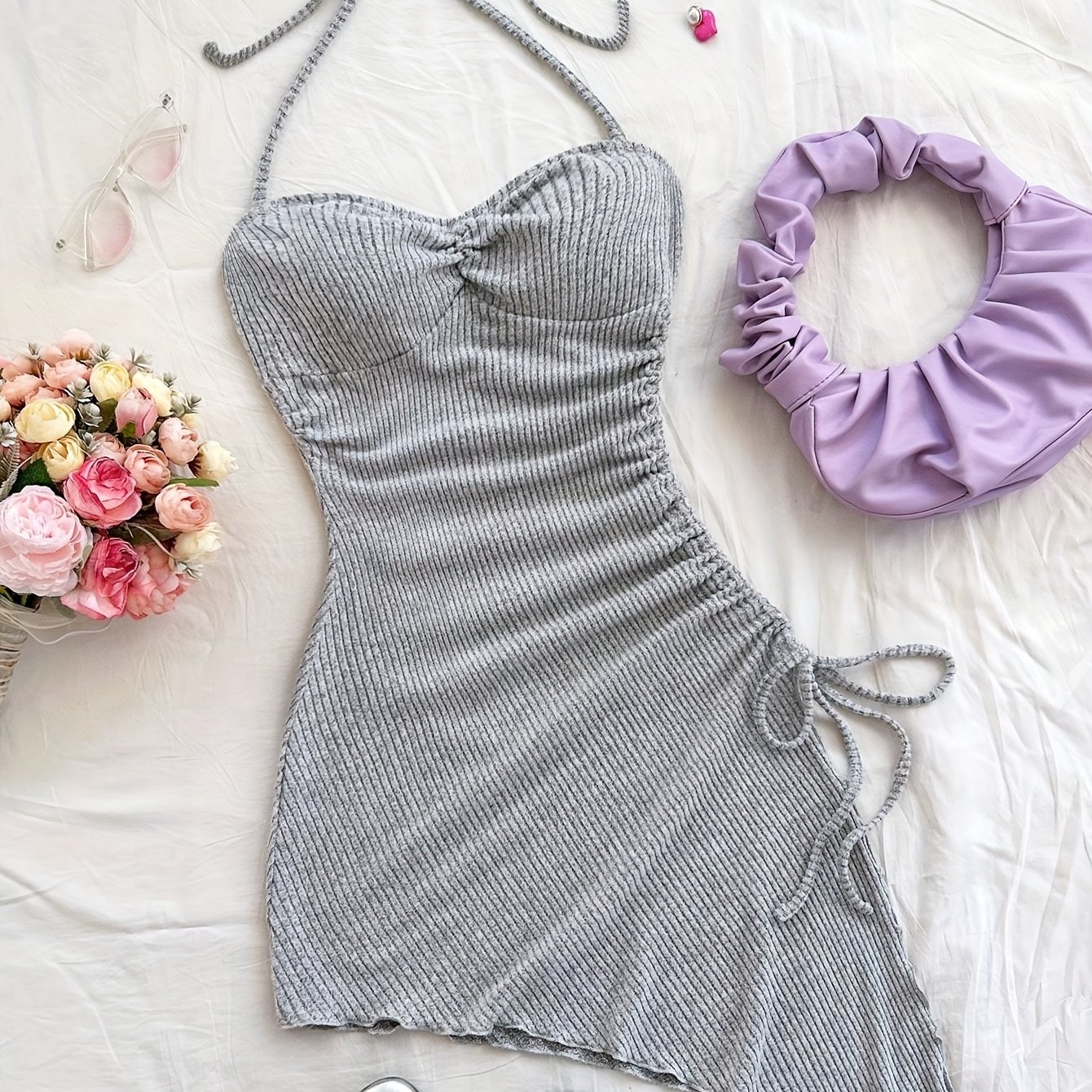 E-shop Elegante & Sexy Off-Shoulder Tie-Detail Ripp-Mini-Kleid für Frauen - Asymmetrischer Saum, Kniedeut mit Seitenschlit, für Frühling/Sommer,