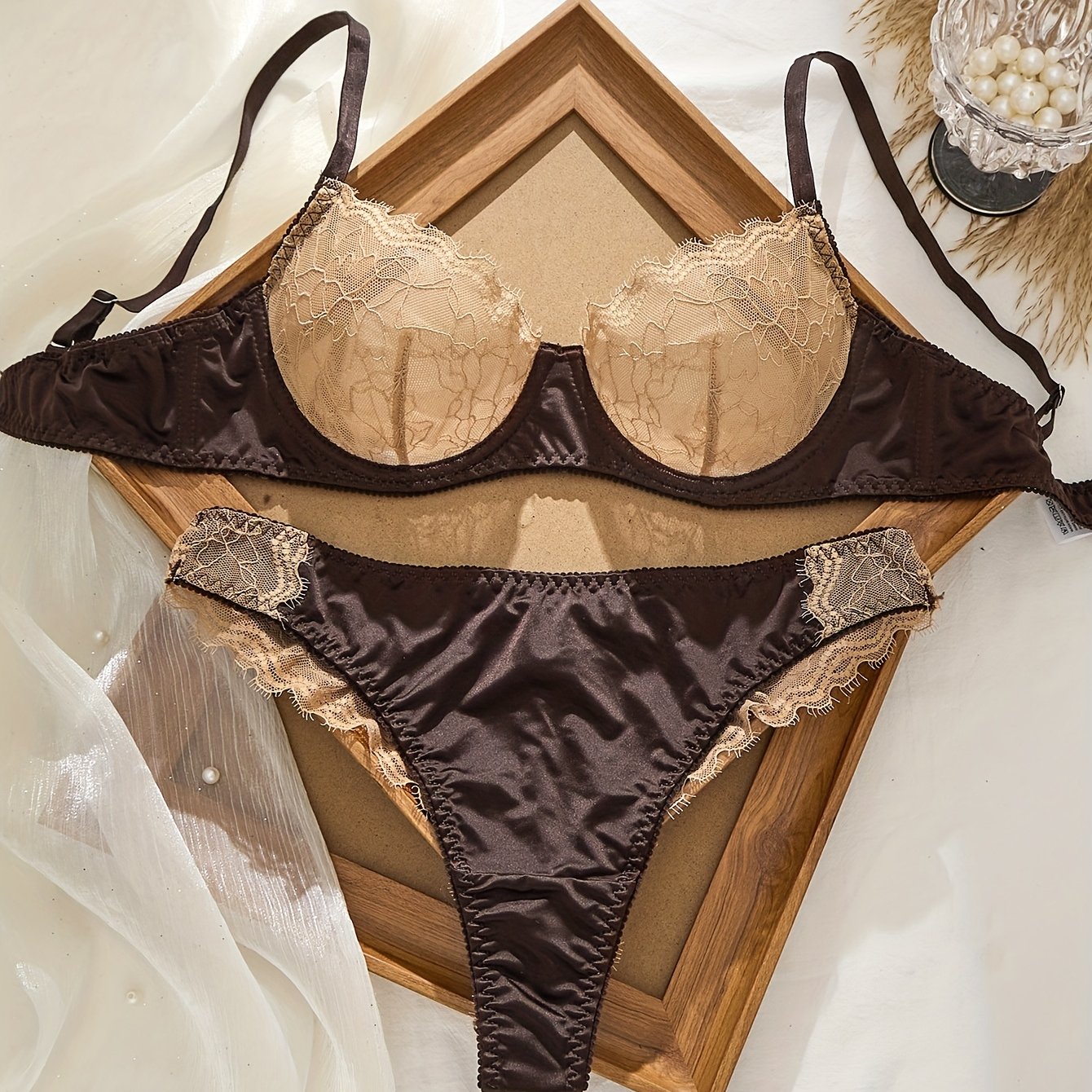 E-shop Frühlings-/Sommer-BH-Set im französischen Stil mit Farbblock-Spitze, Push-Up-Formend, leichter Luxus-Vintage-Stil, geeignet für Dates,