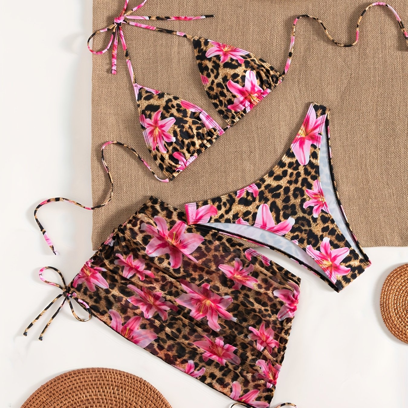 E-shop 2025 Neuer Leopard Print Sexy Halter Bikini Dreiteiliger Badeanzug mit Lilien-Print Mesh Rock