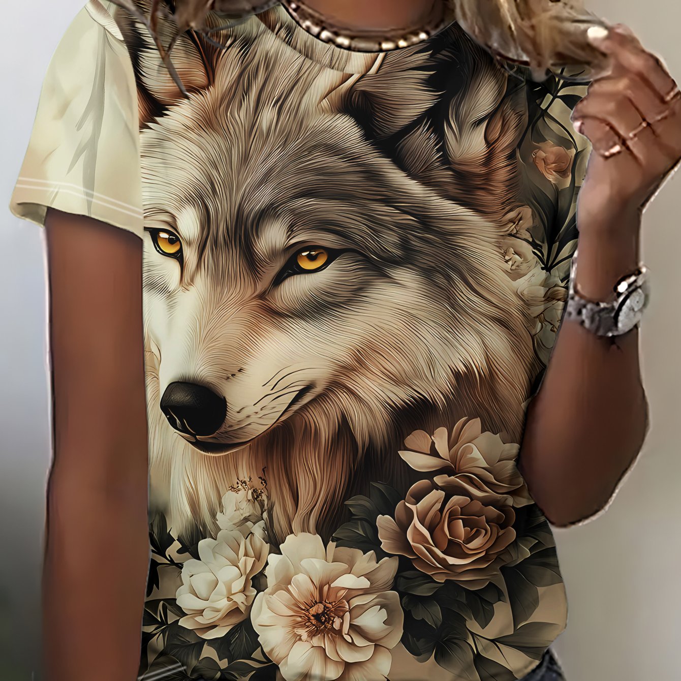 TEMU A Women's Casual Short-sleeve T-shirt Featuring An Of A Gray And White Wolf With Sharp Eyes, Surrounded By Delicate Floral And Leaf Patterns.