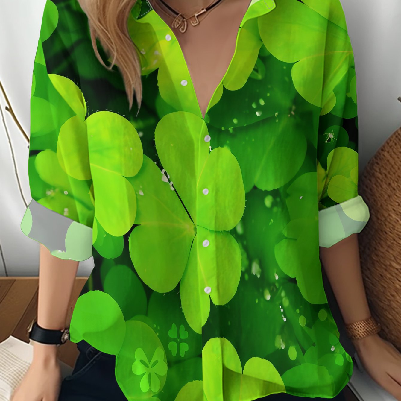 TEMU New Women's Long-sleeve Shirt With Clover Leaves, Full Of Foliage And Dotted With . A Versatile Casual Top For Holiday Gatherings And Commuting.