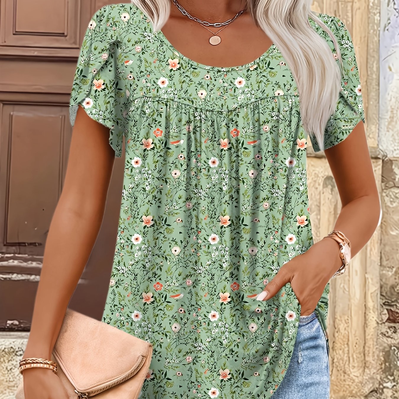 E-shop Plus Size Damen Sommer Freizeit T-Shirt mit Kurzen Ärmeln - Kleiner Blumenmuster, -Detail, Rundhalsausschnitt, Atmungsaktiv & Maschinenwaschbar