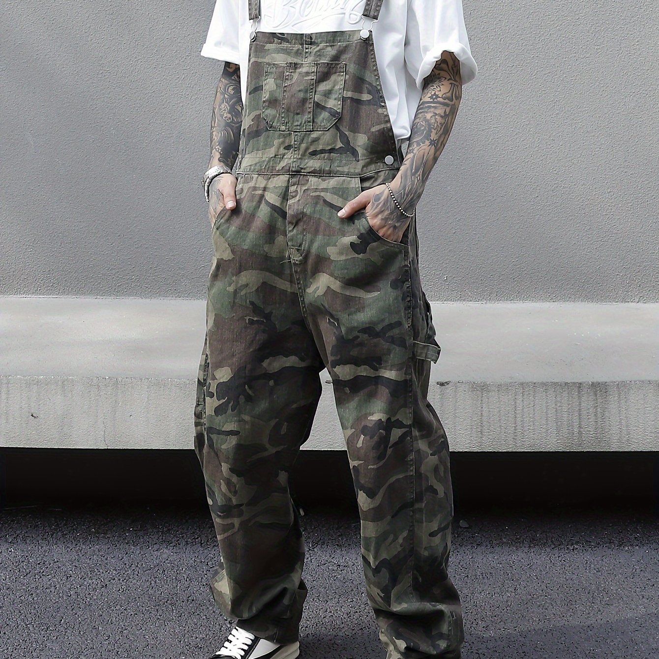 Image of Men's Camouflage Suspenders Jeans With Multiple Pockets