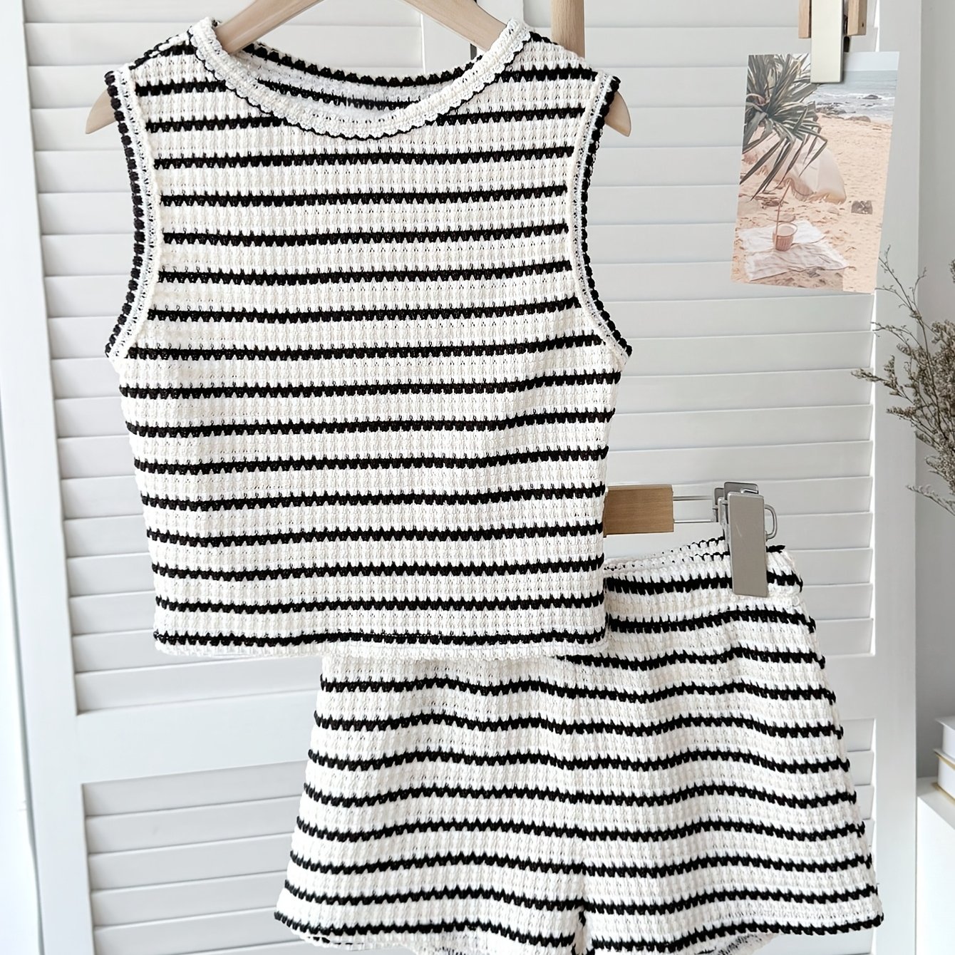 Image of Girls' Novelty Clothing Set: Loose Comfortable Striped Round Neck Sleeveless Vest And Shorts 2pcs Set, Perfect For Summer Casual Wear, For Outdoor