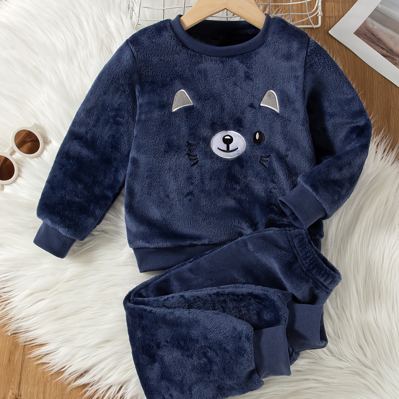 Boys' Casual Embroidered Cartoon Round Neck Long Sleeve Top And Pants 2pcs Set Double-sided Fleece Autumn Winter, For Outdoor