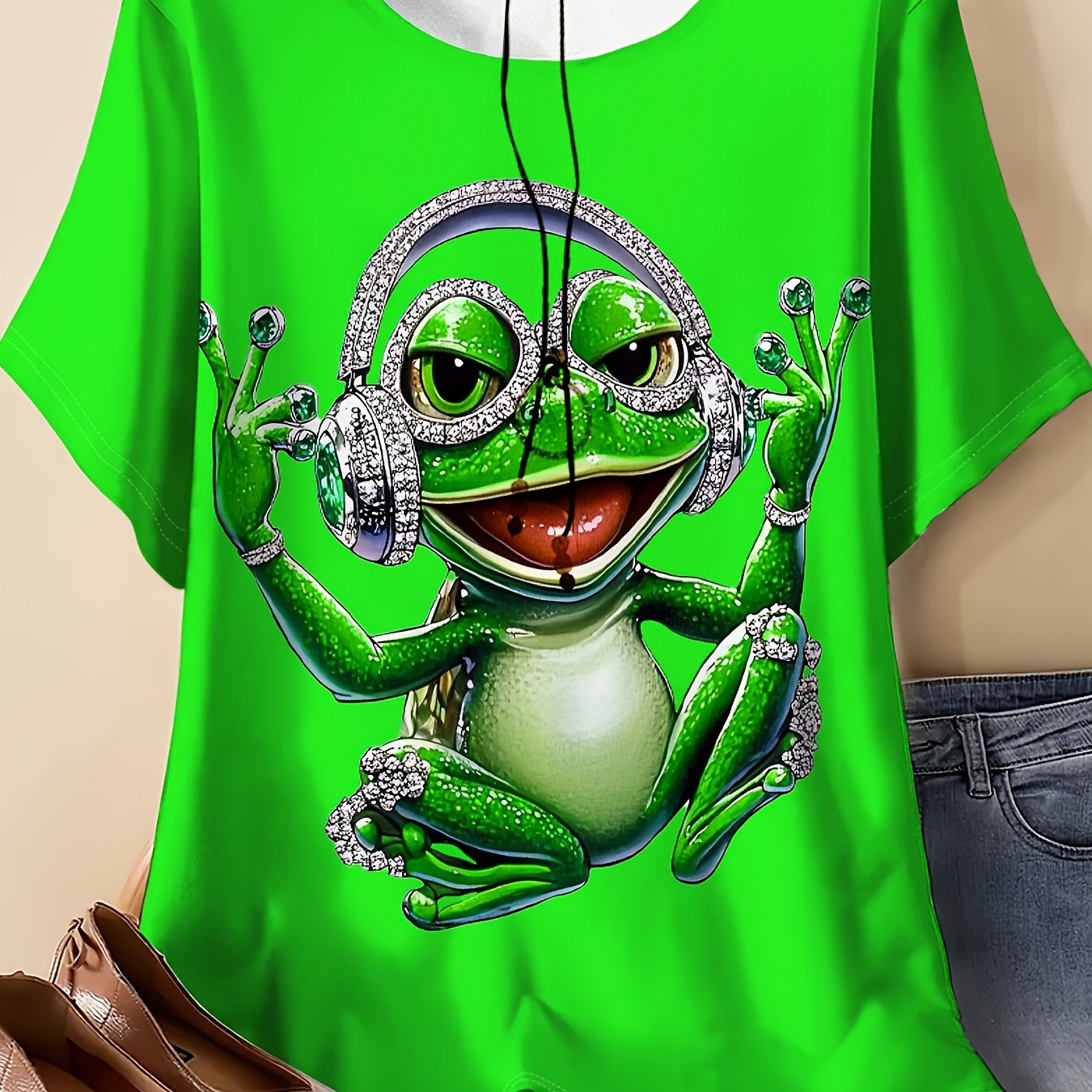 Image of Plus Size - Plus Size - Women's Plus Size Elegant T-shirt With Frog Pattern On Headphones - Round Neck, Short Sleeved, Micro Elastic Fabric, Suitable For Summer Wear Without Pendant