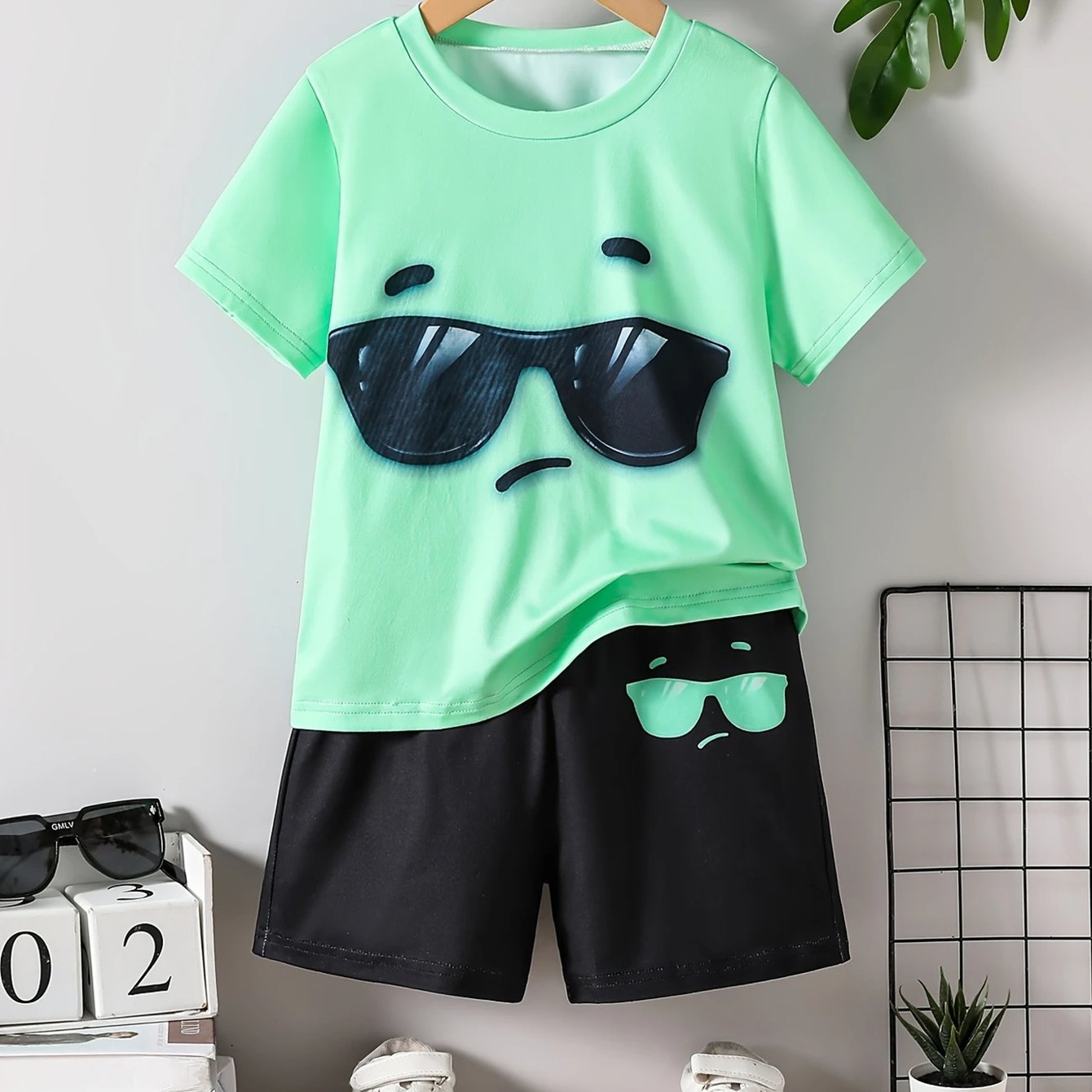 Boys' Summer Short Sleeve And Shorts Set With Cool Glasses Print, Featuring A Casual Short Sleeve Top And Shorts, Suitable For Spring And Summer School And Parties, Perfect For Outdoor