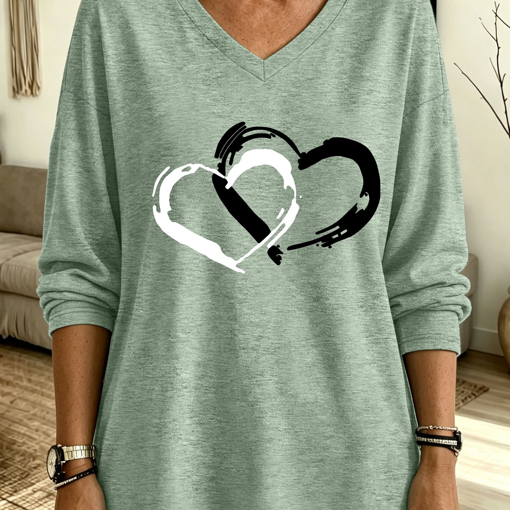 TEMU T-shirt grande taille pour femme, , à manches longues et col en V, avec imprimé de cœurs superposés peints à , un haut à , un t-shirt polyvalent