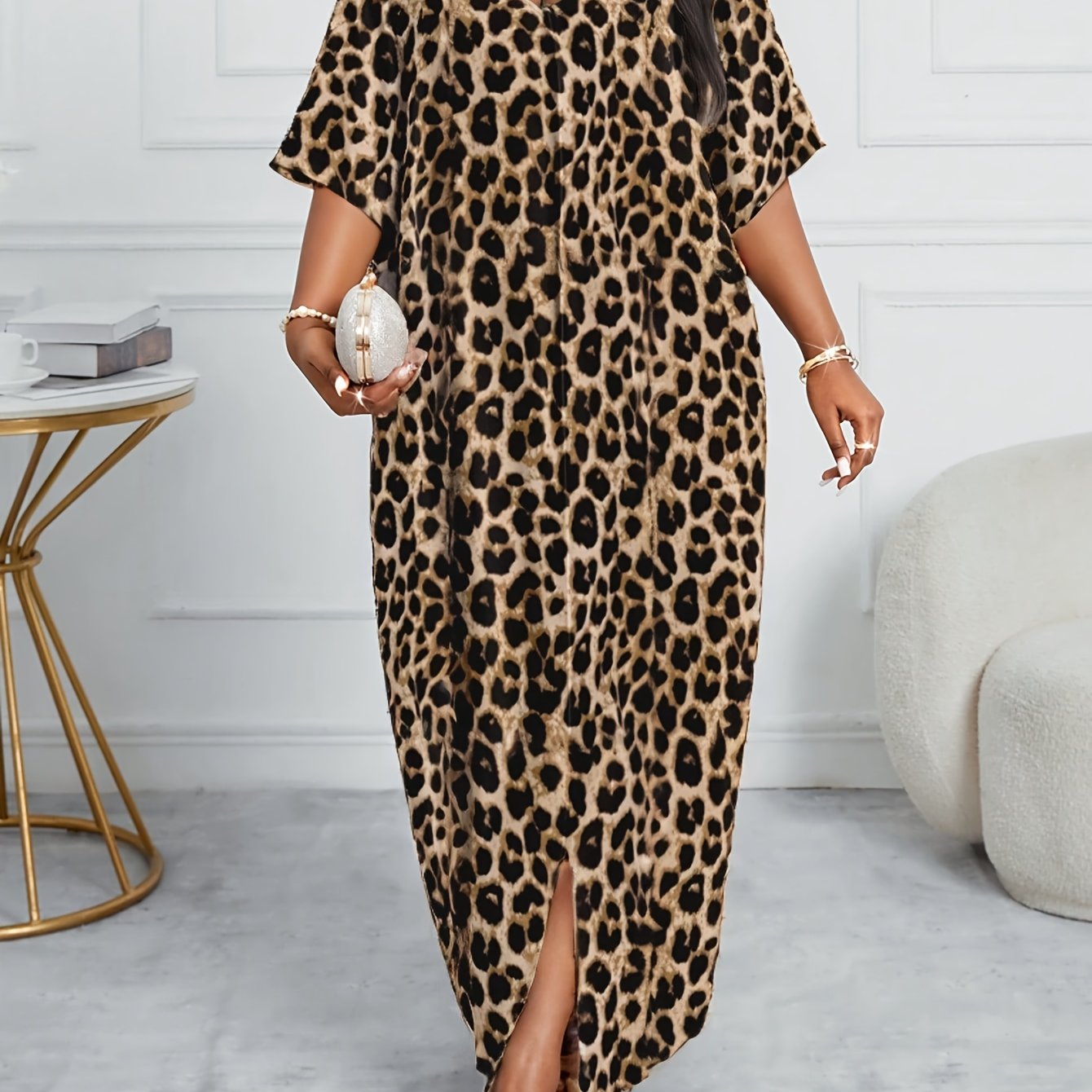 Image of Plus Size - Plus Size - An Elegant Loose-fitting V-neck Dress With A Leopard Print