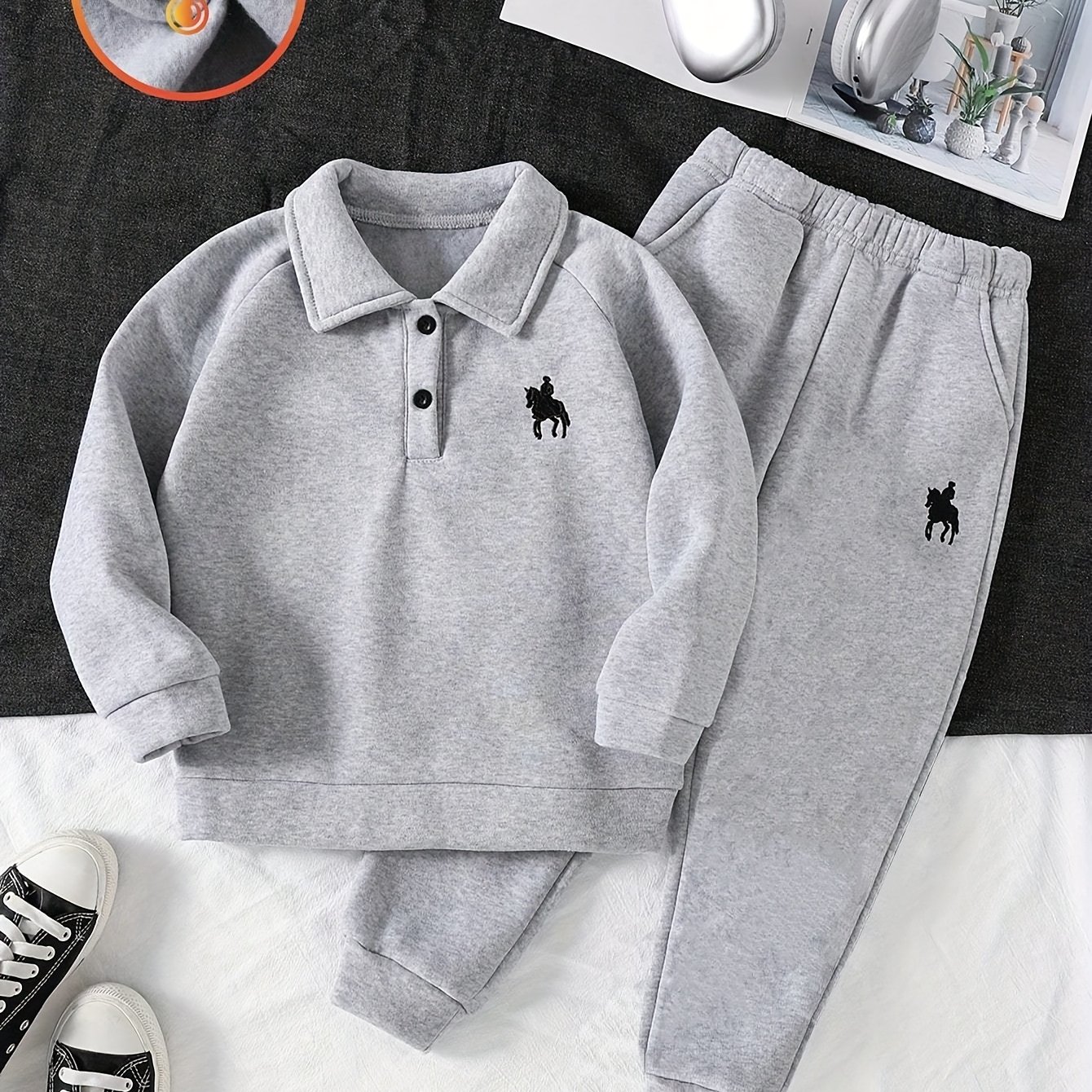 Image of Boys' Outdoor Casual Comfortable And Stylish Collar Set With Small Pattern Print And Matching Color Jogger Pants For Autumn, Perfect For Outdoor