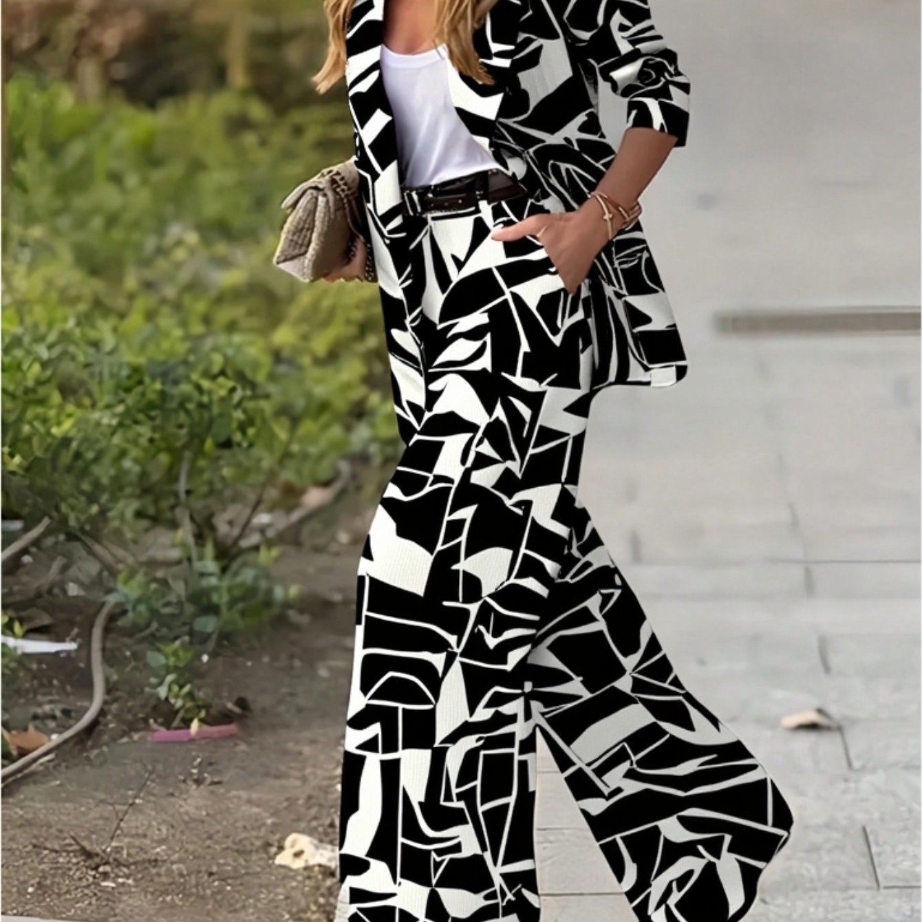 Image of Women's Black-white Blazer + Wide-leg Pants 2pcs Set | Retro , Suitable For Office , Light Social Occasions, And Daily Streetwear