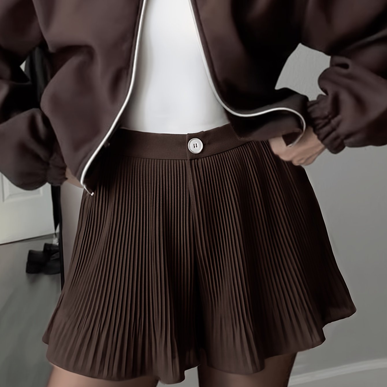 TEMU Women's Autumn/winter Solid Color Stretch Waist Pleated Elegant Casual Shorts