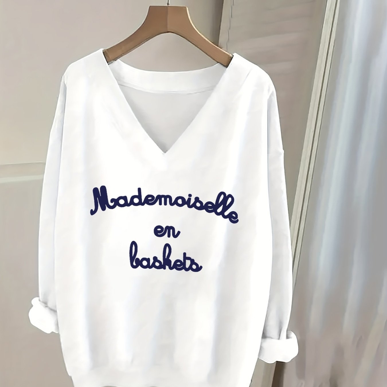 TEMU In Sneakers, French Style Pattern Women's Fall Winter V-neck Long Sleeve Sweatshirt, Warm And Comfortable, Fashionable Casual, Best Fashion Item