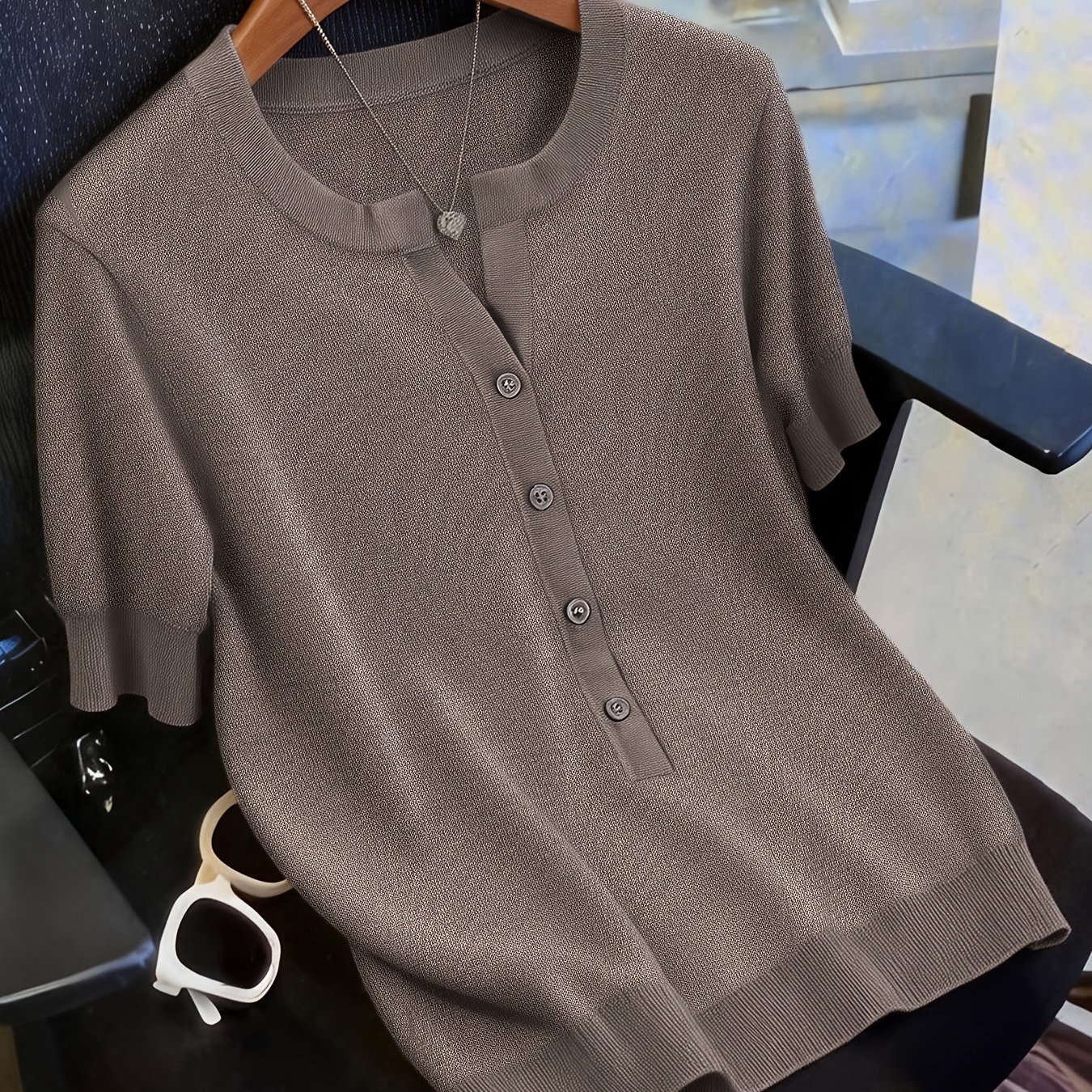 E-shop Damenmode Rundhals Pullover Top, Unifarbenes Halboffenes Knopfdesign, Eleganter und stylischer Strickpullover, Geeignet für Frühling/Sommer